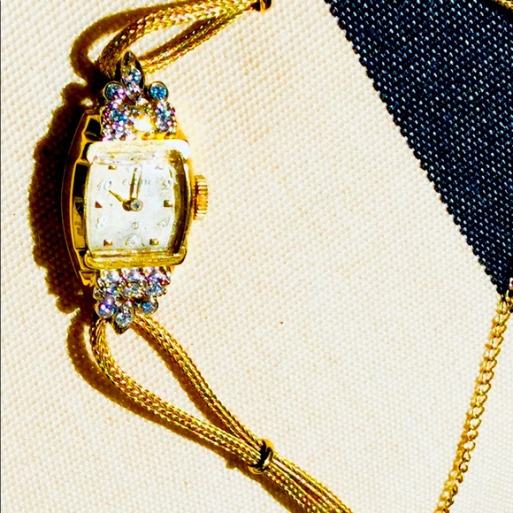 Lady Elgin Antique Watch with 12 Diamonds - Picture 3 of 8